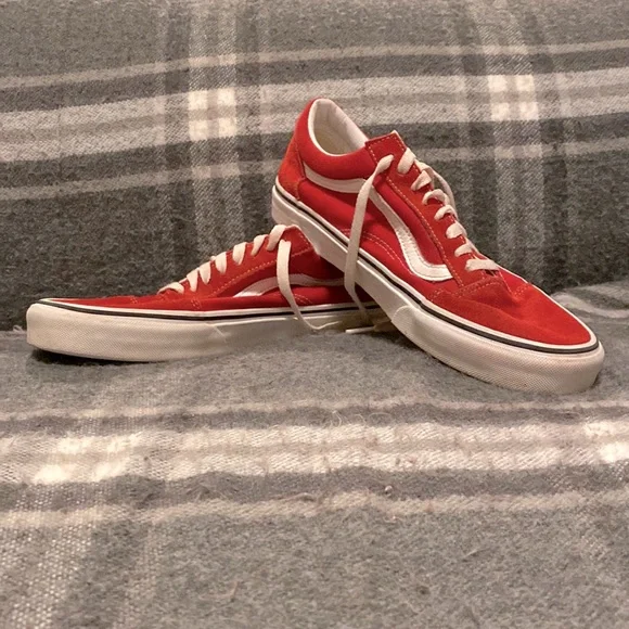 Red Vans Old Skool - Picture 1 of 5